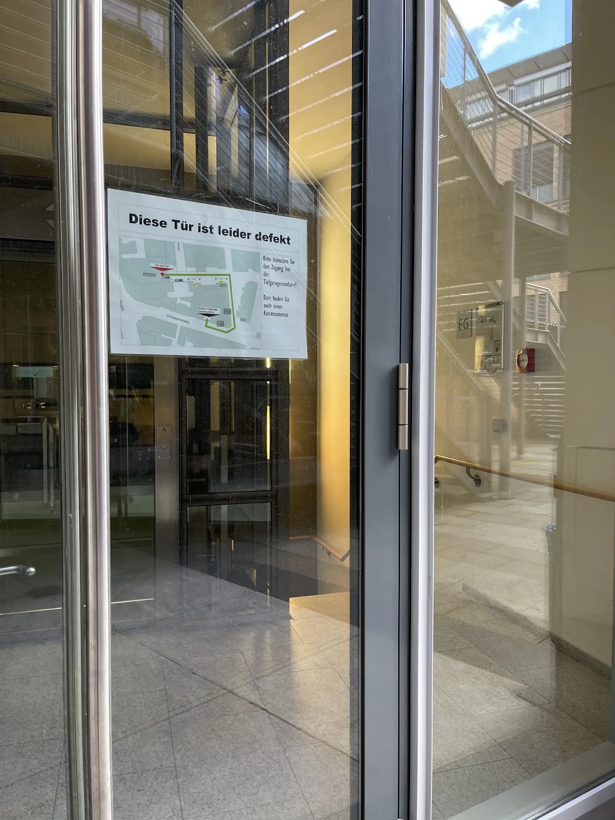 Современный архитектурный комплекс Тюбингенские ворота в Штутгарте