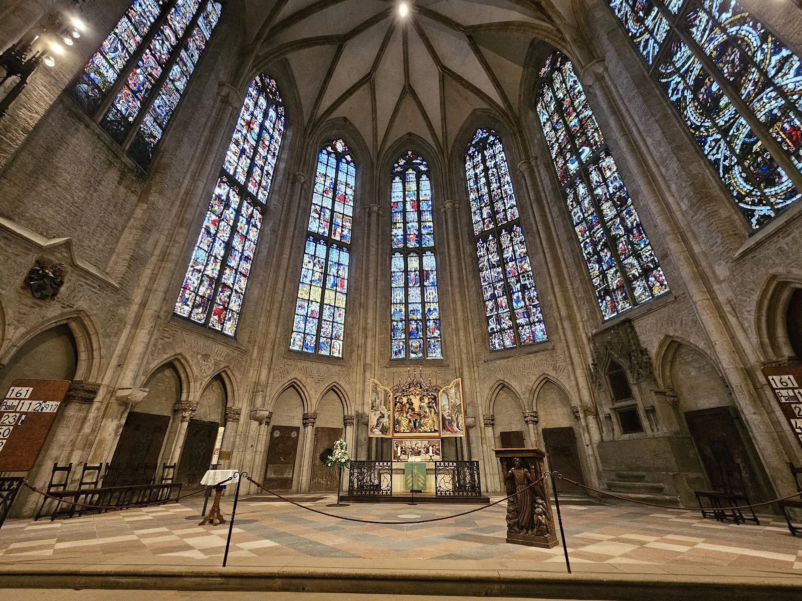 Вид на Ульмский собор с его высокой колокольней