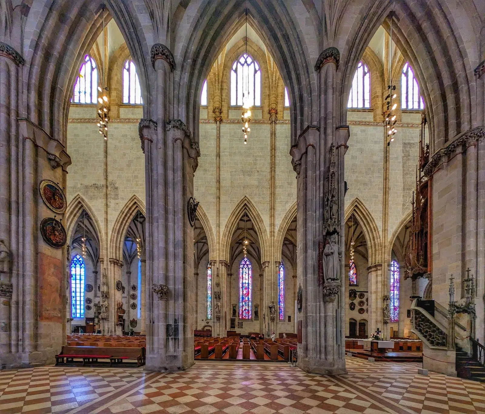 Вид на Ульмский собор с его высокой колокольней