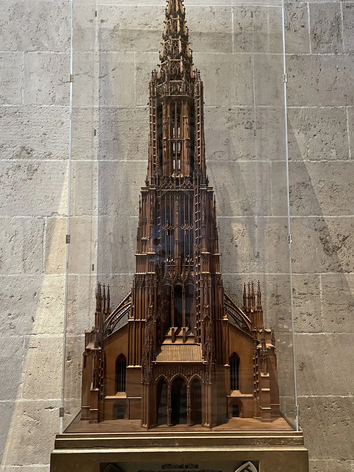 Вид на Ульмский собор с его высокой колокольней