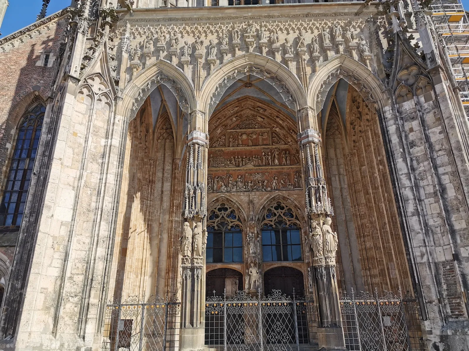 Вид на Ульмский собор с его высокой колокольней