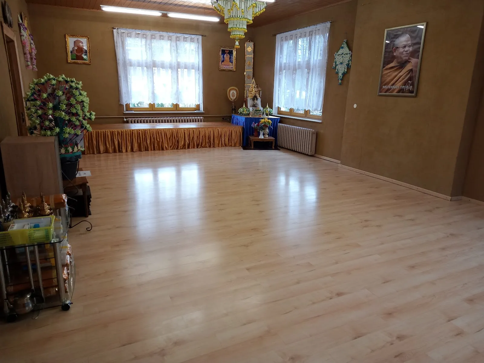 Внешний вид Ват Сангхатхан, буддийского храма.