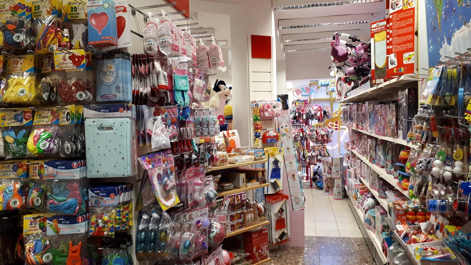 Витрина магазина Wedekind Angel в Бранденбурге-на-Хафеле.