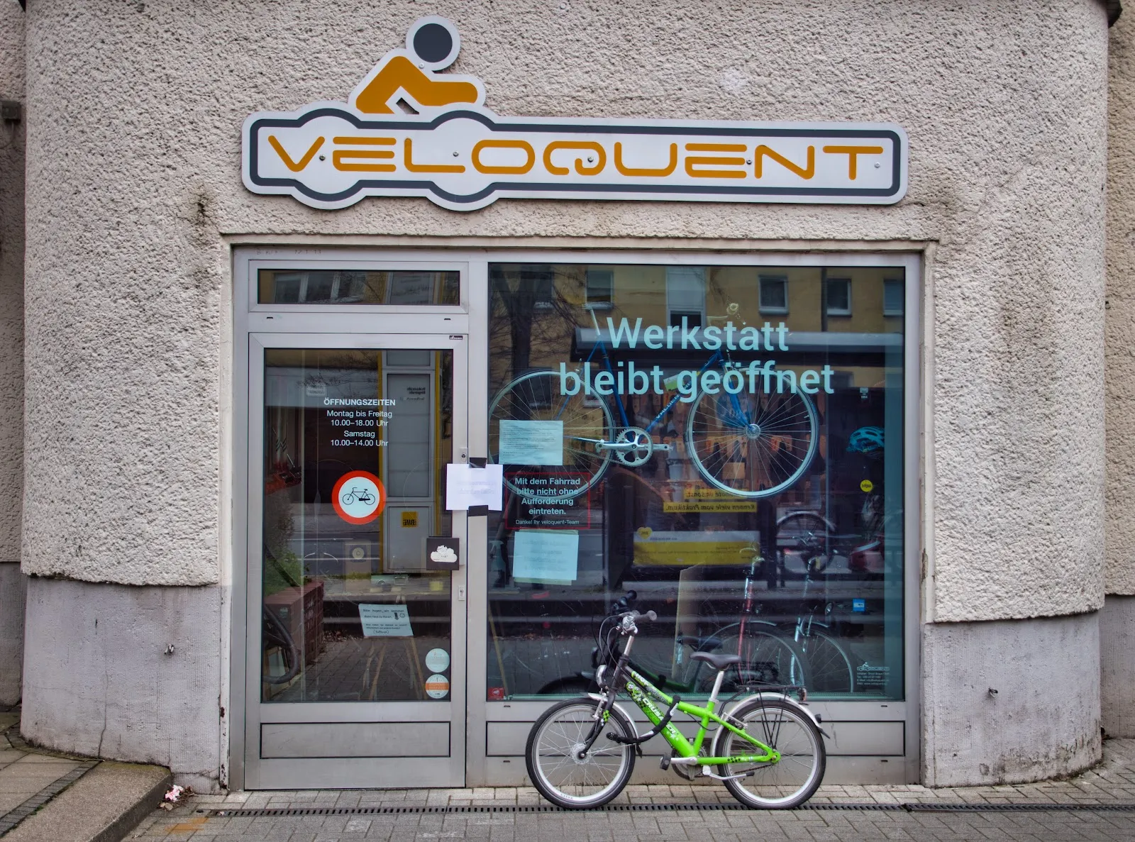 Витрина веломагазина Veloquent в Берлине