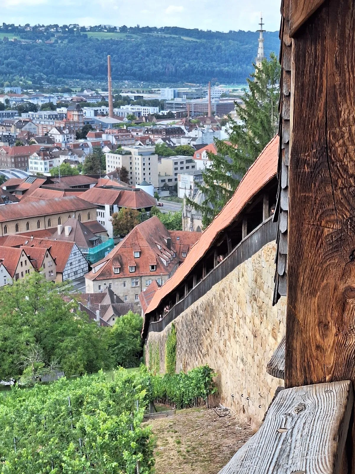 Вход в крепостную стену в Эсслингене, старинная каменная арка