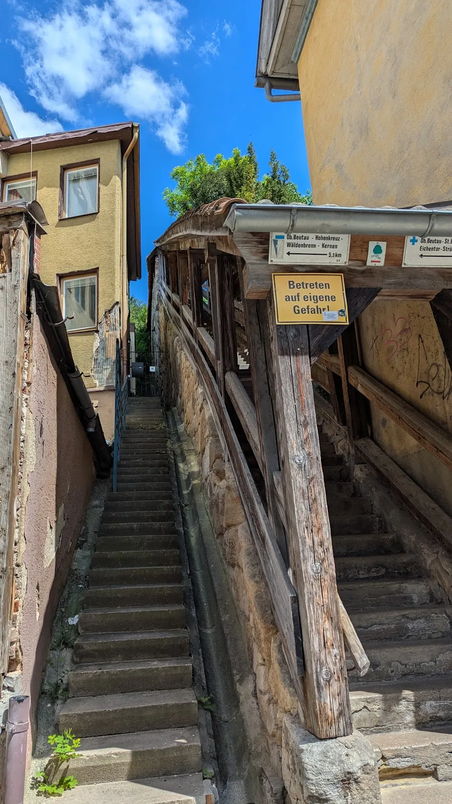 Вход в крепостную стену в Эсслингене, старинная каменная арка