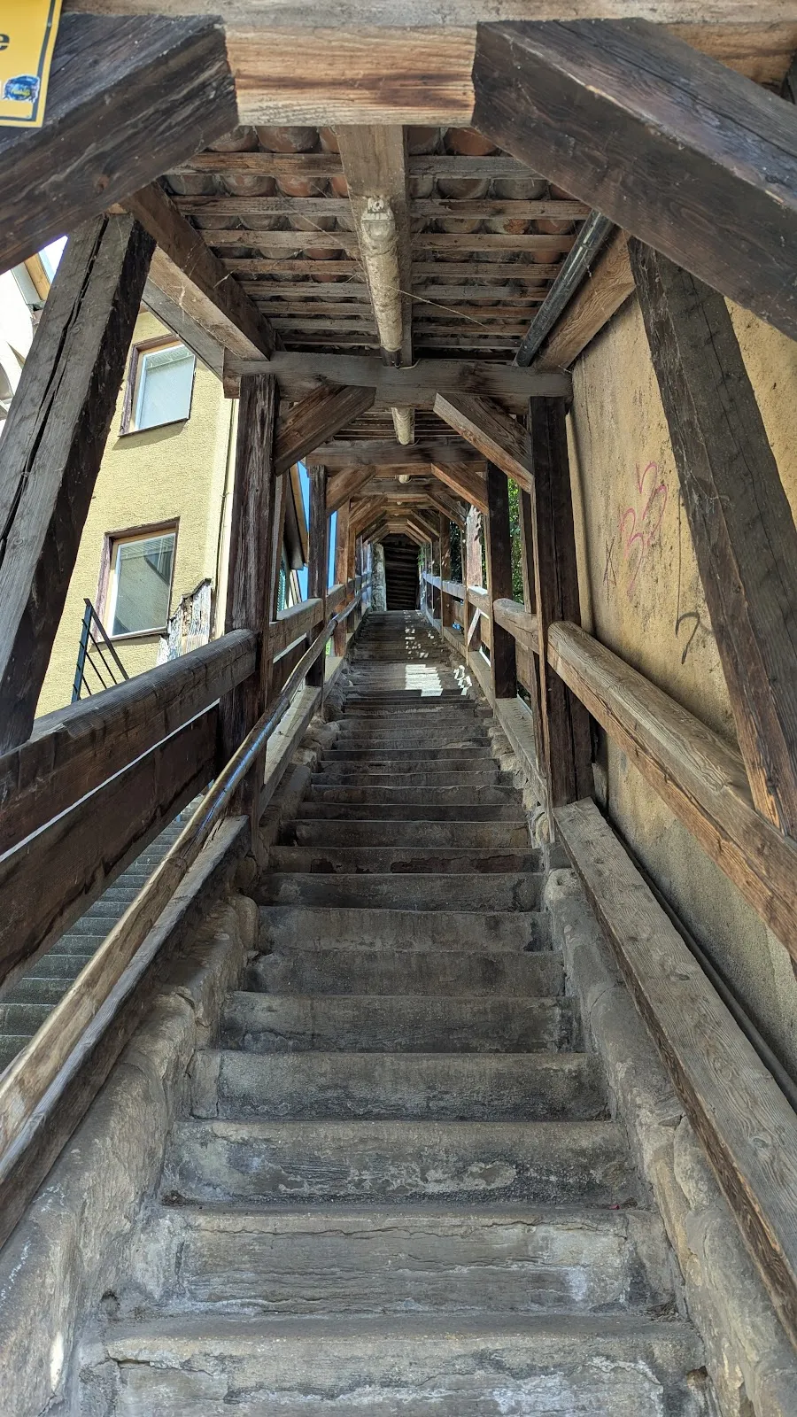 Вход в крепостную стену в Эсслингене, старинная каменная арка