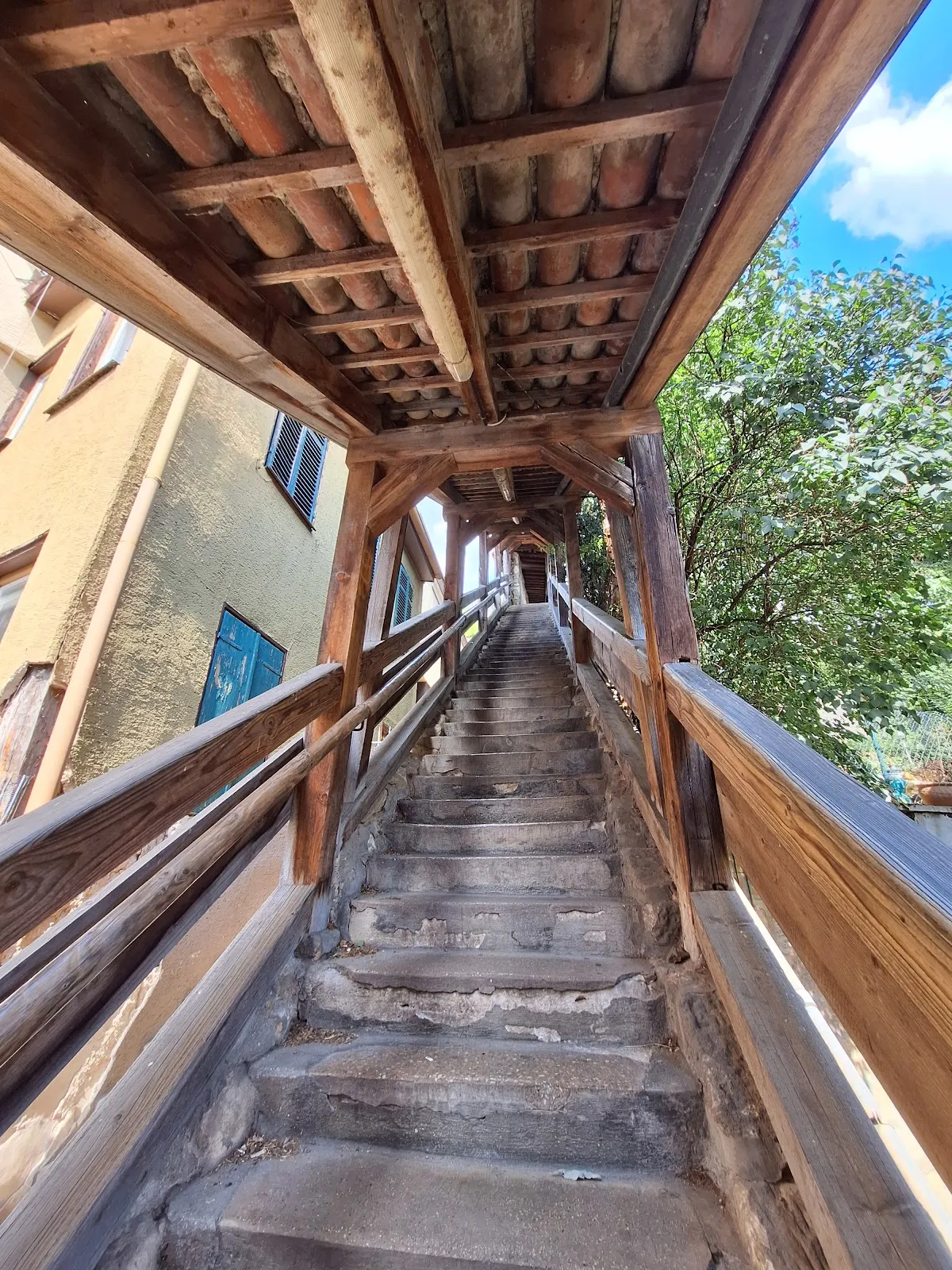 Вход в крепостную стену в Эсслингене, старинная каменная арка