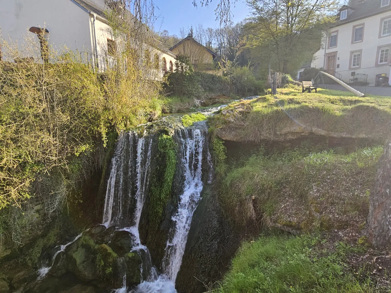 Водопад в деревне Хюттинген на реке Киль