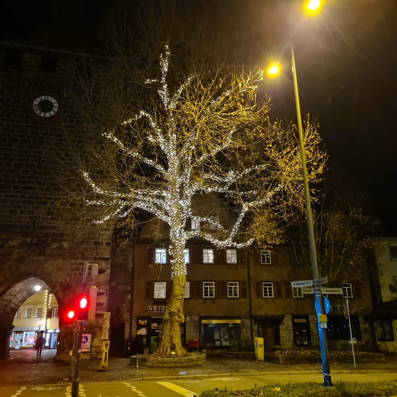 Старинные каменные городские ворота Вольфстор в Эсслингене
