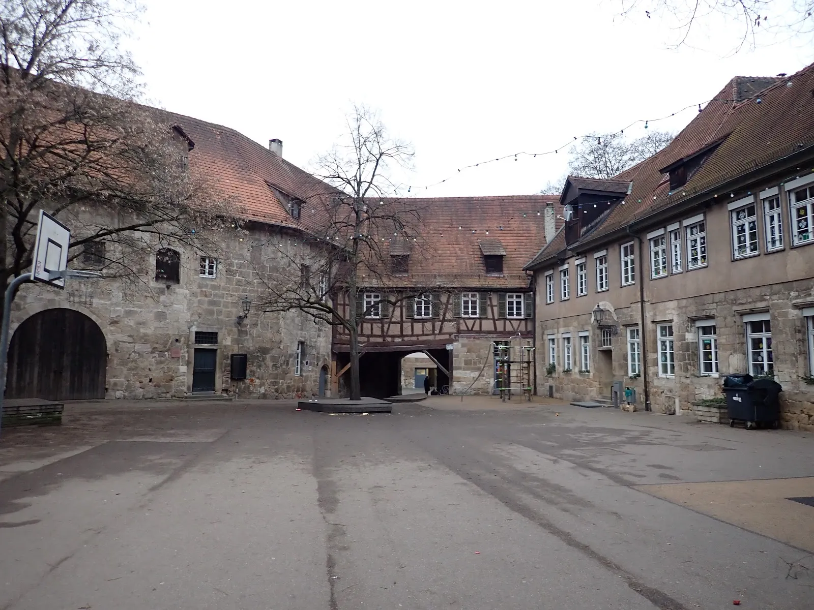 Старинные каменные городские ворота Вольфстор в Эсслингене