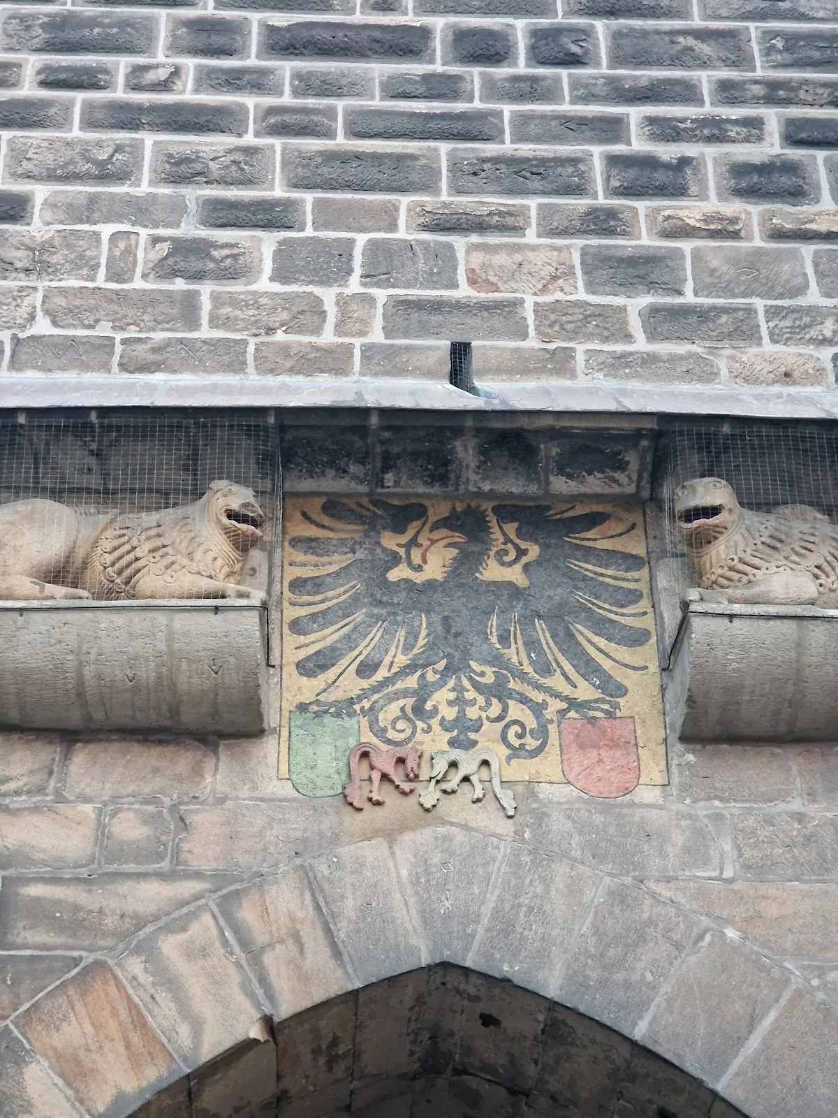 Старинные каменные городские ворота Вольфстор в Эсслингене