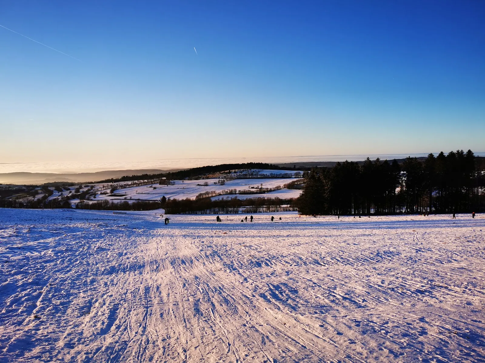 Вид на гору Хохеродскопф в солнечный день