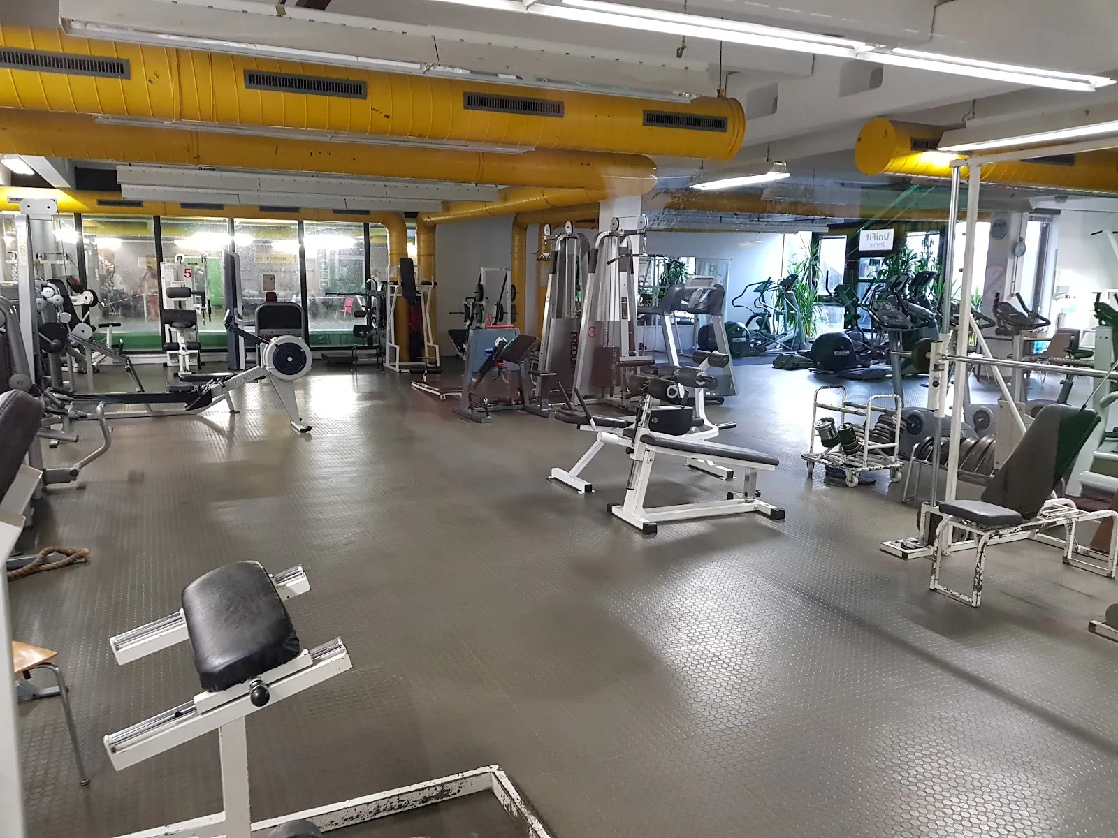 Интерьер и экстерьер Юнибад Бремен.