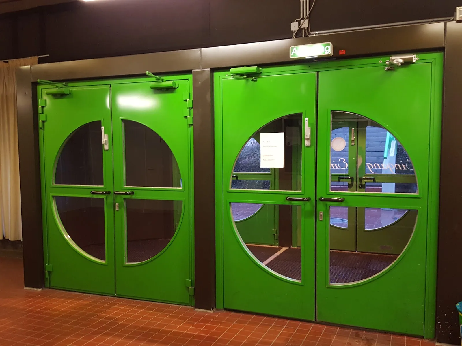 Интерьер и экстерьер Юнибад Бремен.