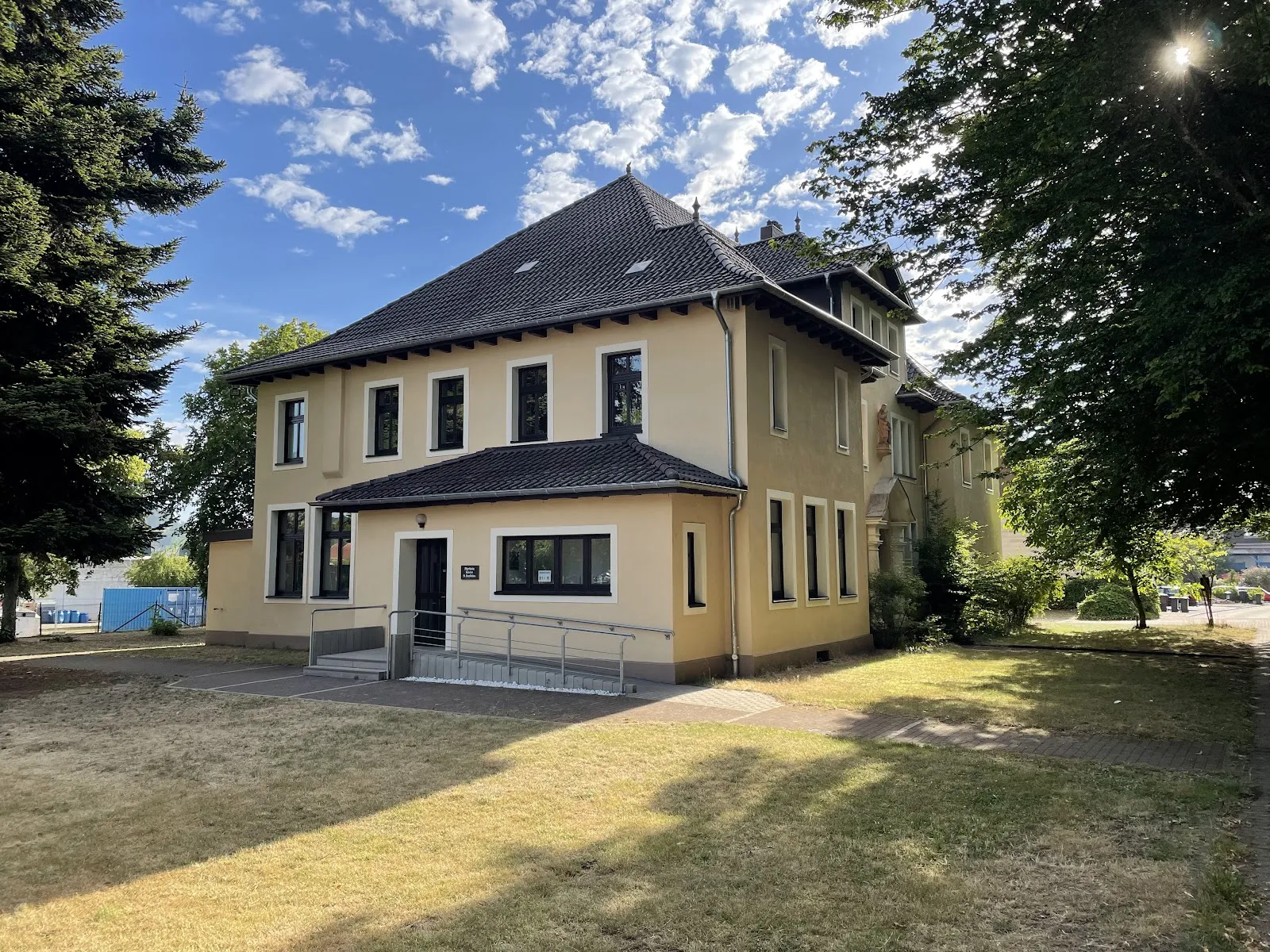 Историческое здание на Замковой улице 8