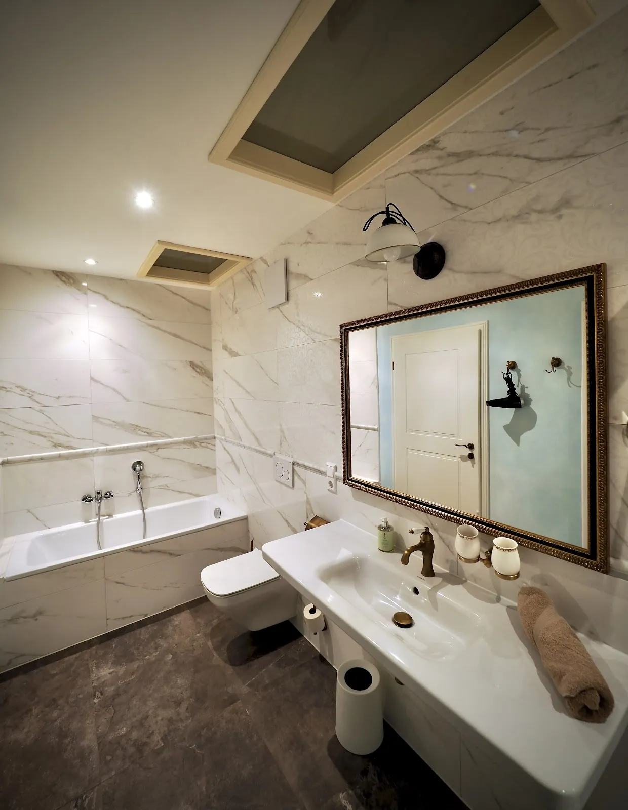 Вид на замок Хоэнфельс, Германия