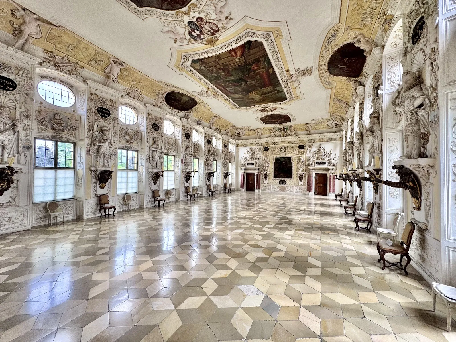 Вид на Замок и монастырь Салем