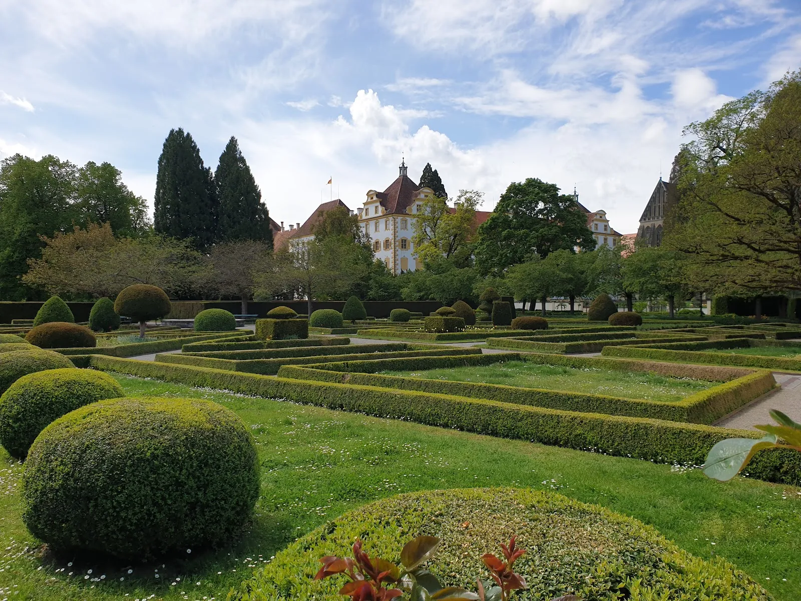 Вид на Замок и монастырь Салем