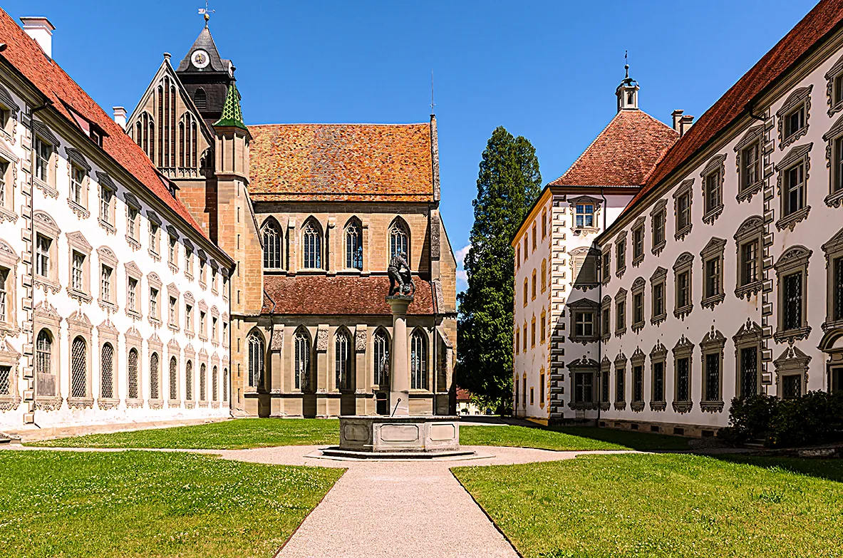 Вид на Замок и монастырь Салем