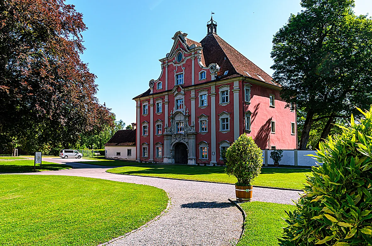 Вид на Замок и монастырь Салем