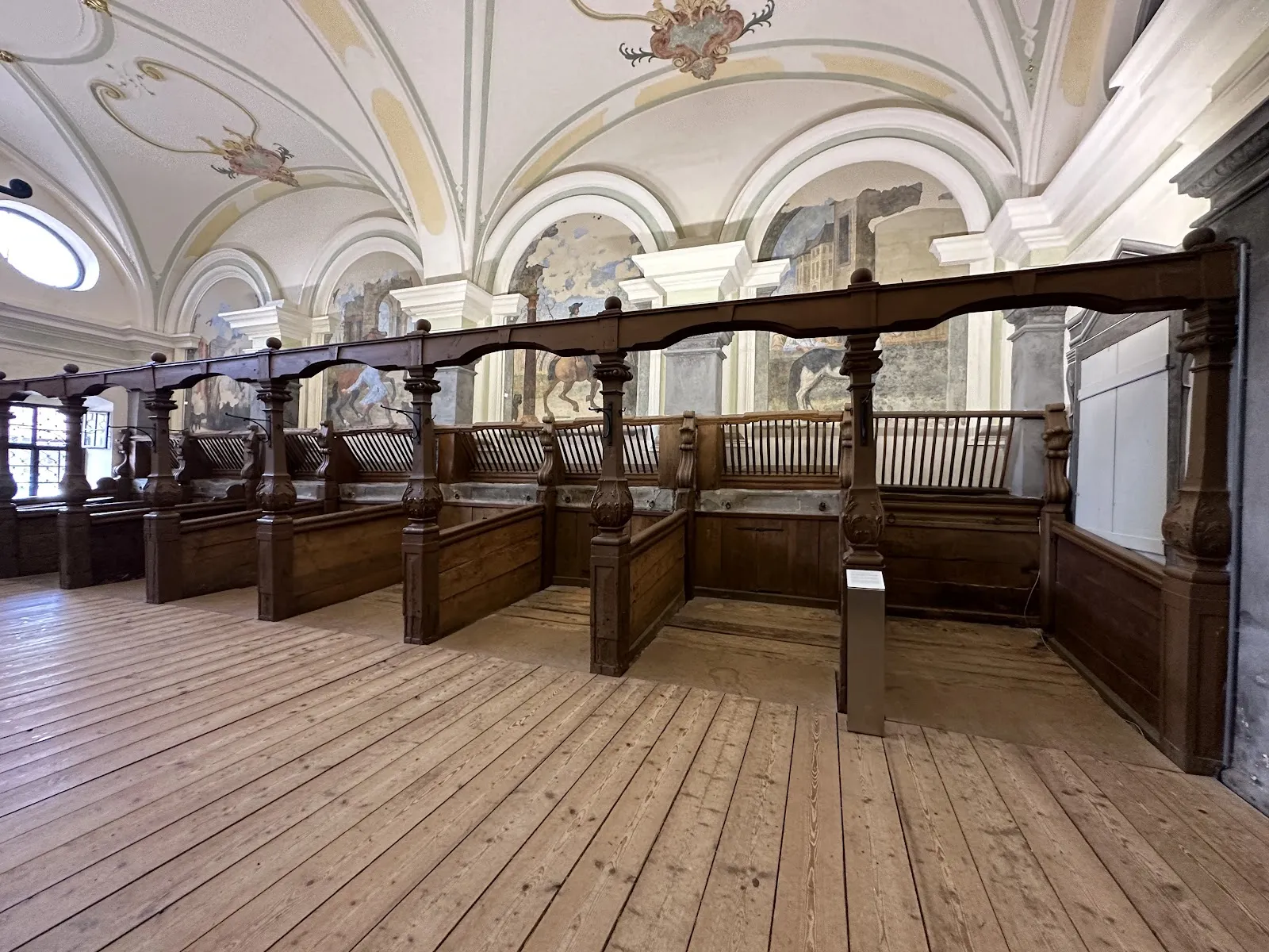 Вид на Замок и монастырь Салем