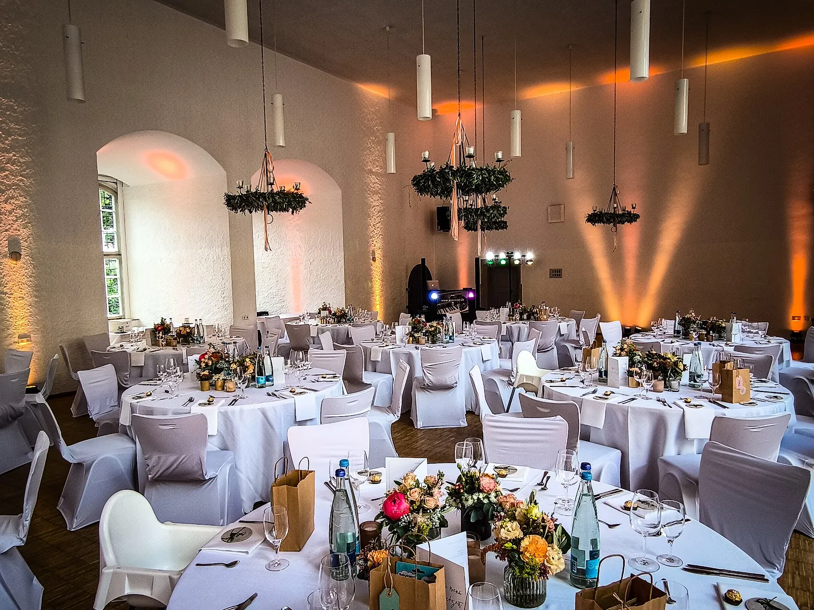 Вид на Замок Кирххайм с высоты птичьего полета