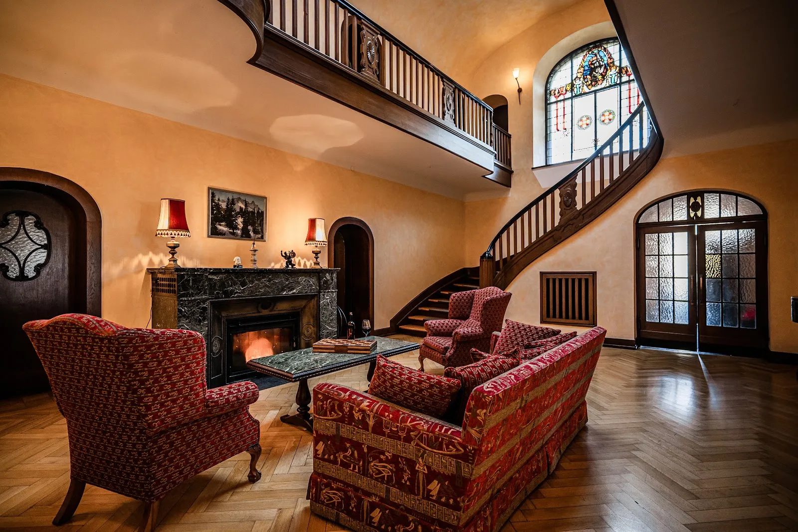 Вид на замок Саарфельс с окружающей местностью