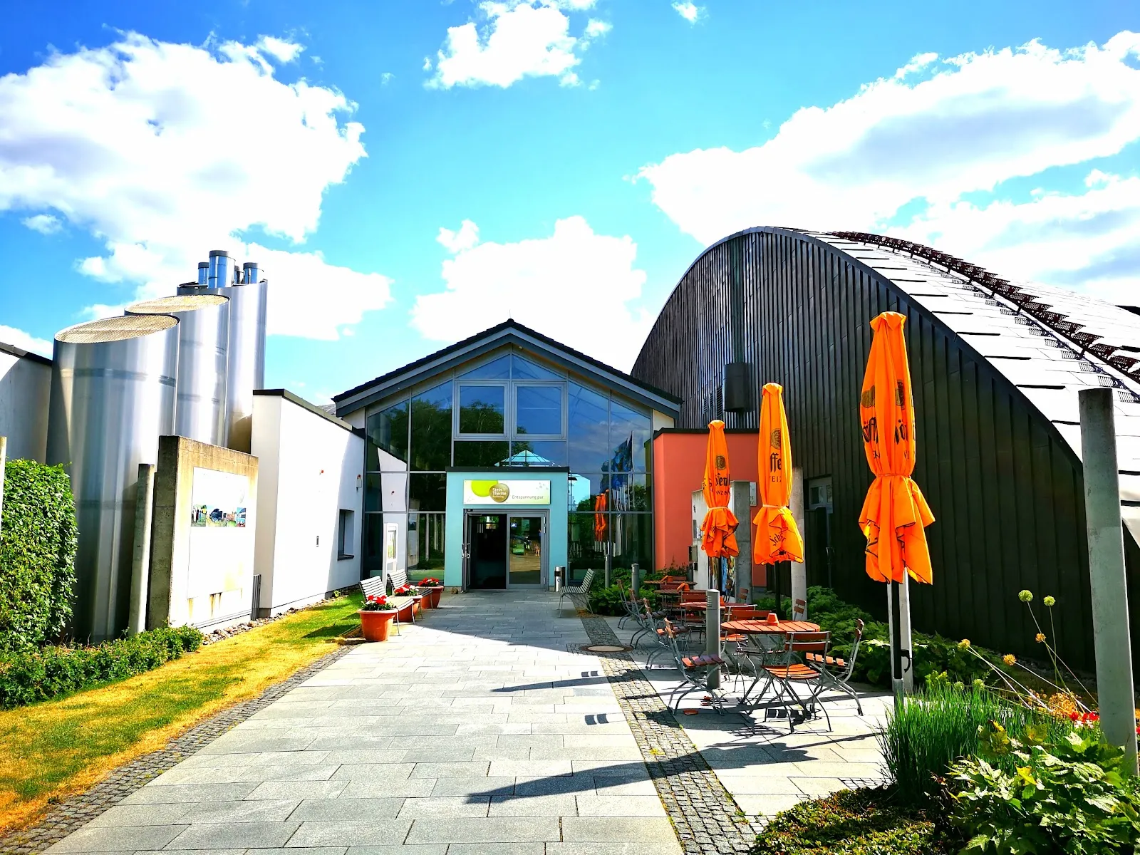 Термальный комплекс Штайнтерме Бад Бельциг с бассейнами и зонами отдыха