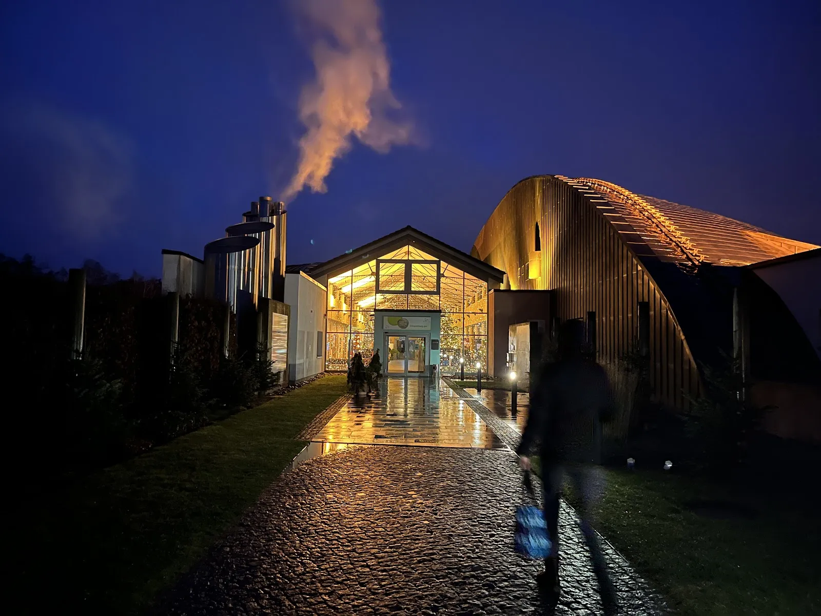 Термальный комплекс Штайнтерме Бад Бельциг с бассейнами и зонами отдыха