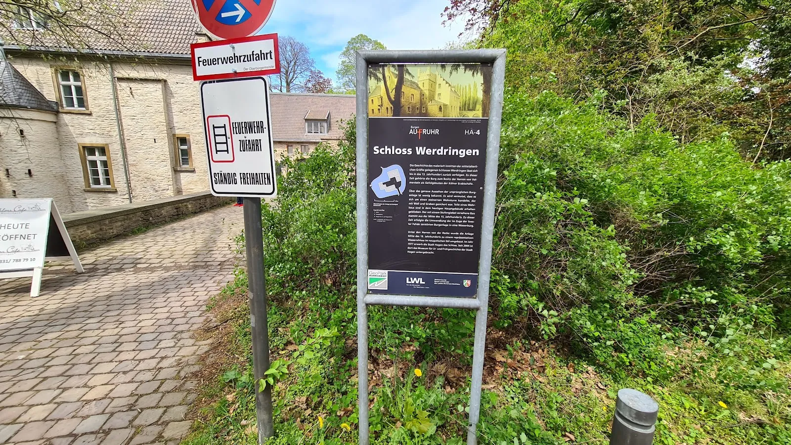 Вид на Замок Вердринген с его историческими стенами и башнями