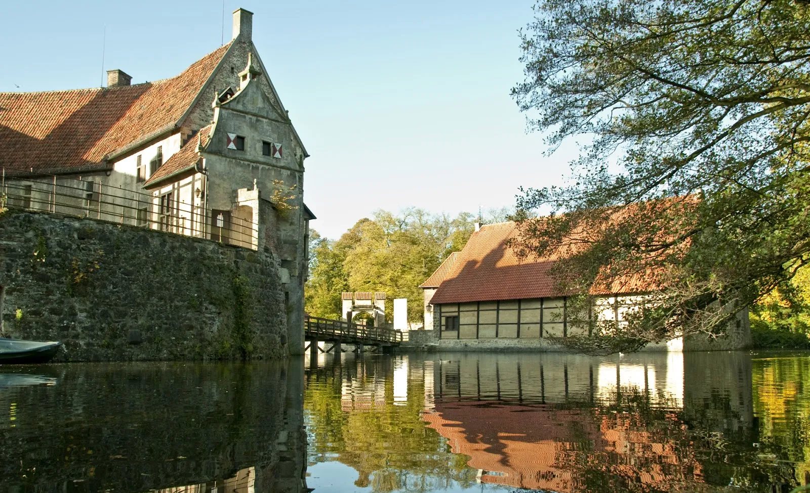 Вид на Замок Вишеринг в Германии