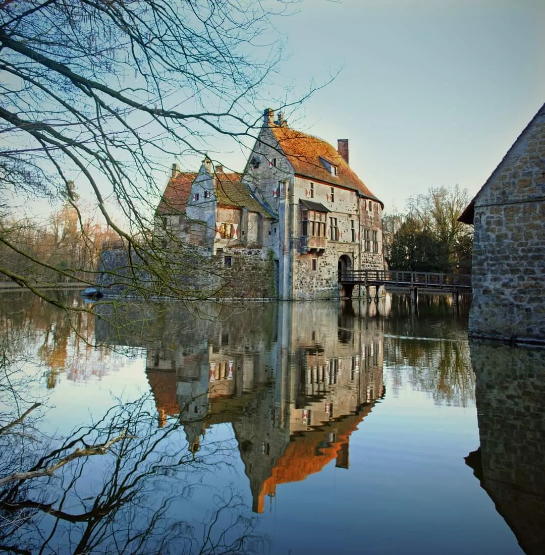 Вид на Замок Вишеринг в Германии