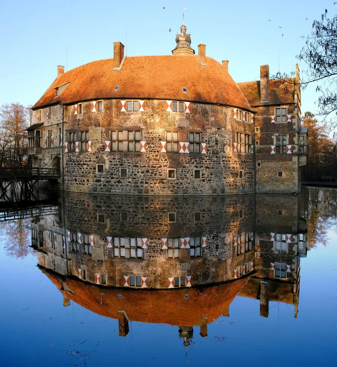 Вид на Замок Вишеринг в Германии