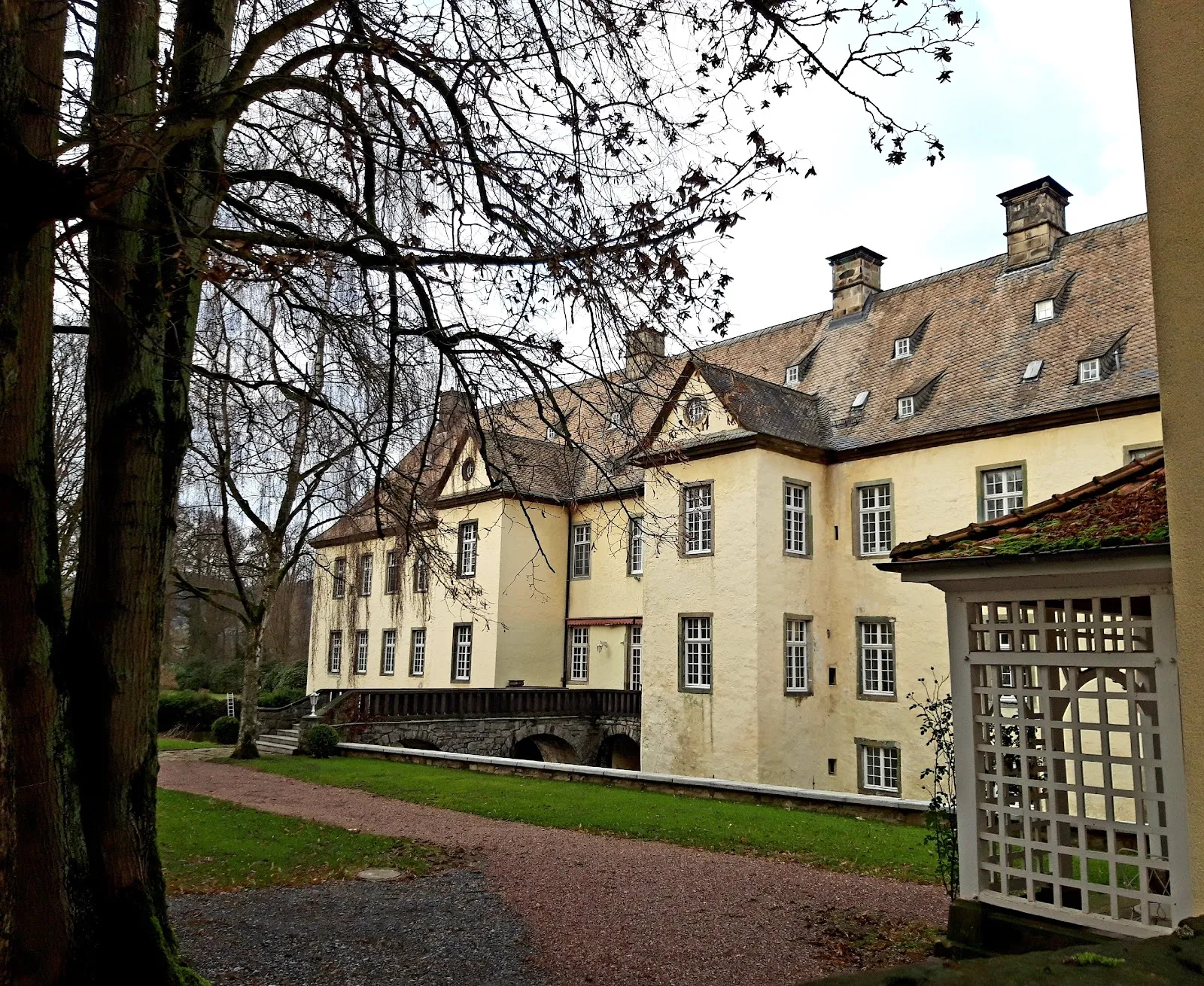 Вид на замок Воклюм с окружающей территорией