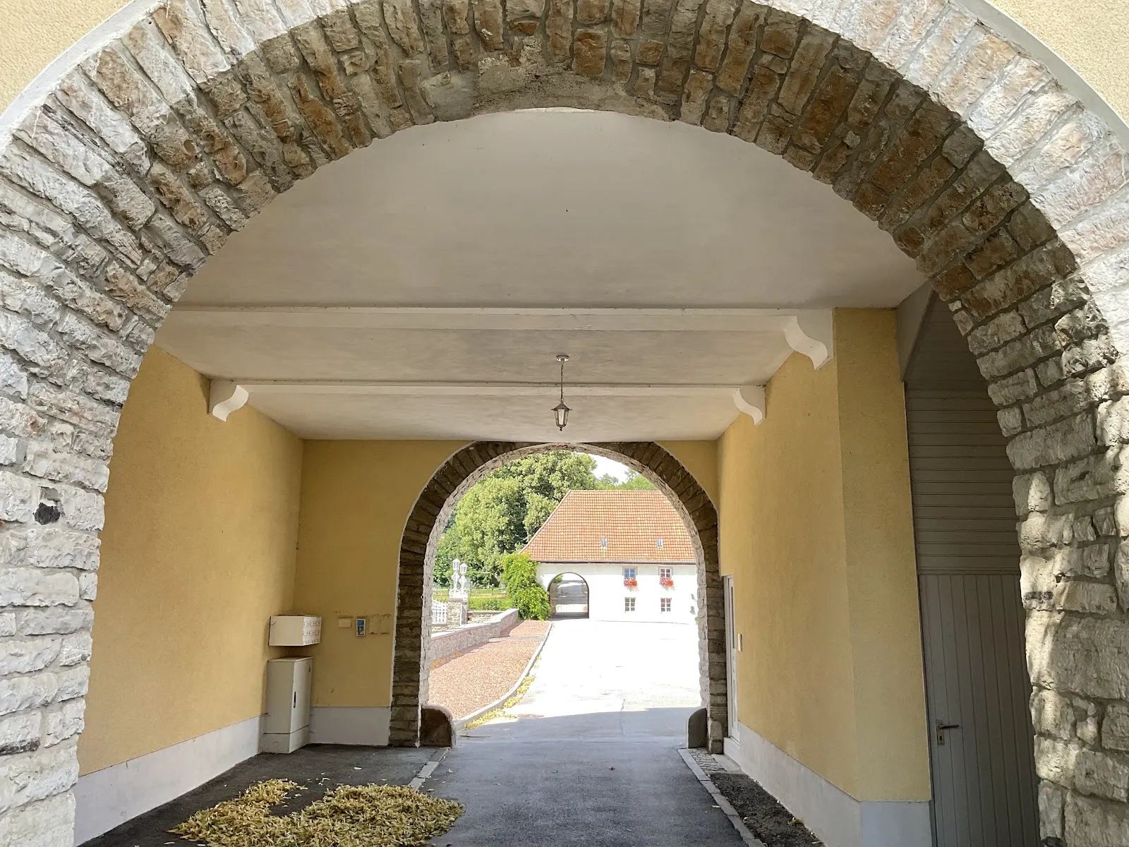 Вид на замок Воклюм с окружающей территорией