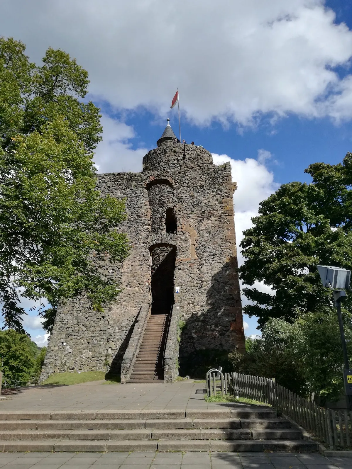 Замок Зарбург