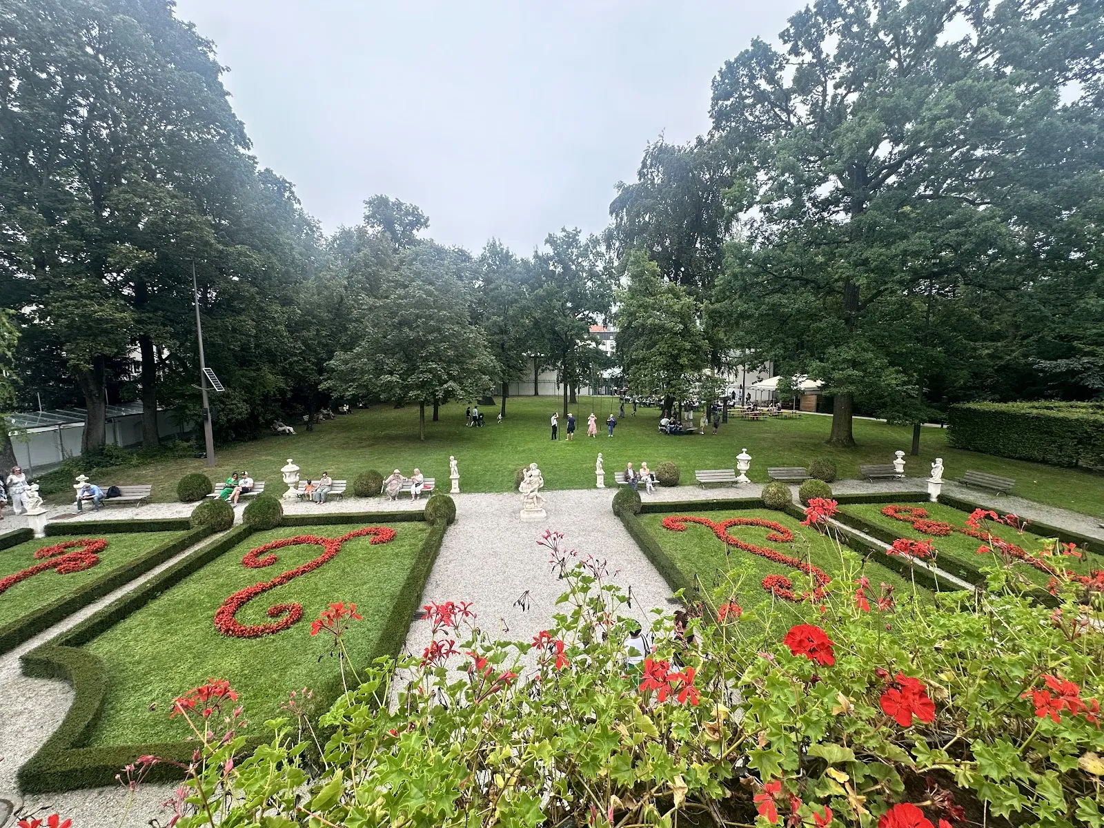 Внешний вид замка Зурен в Мюнхене