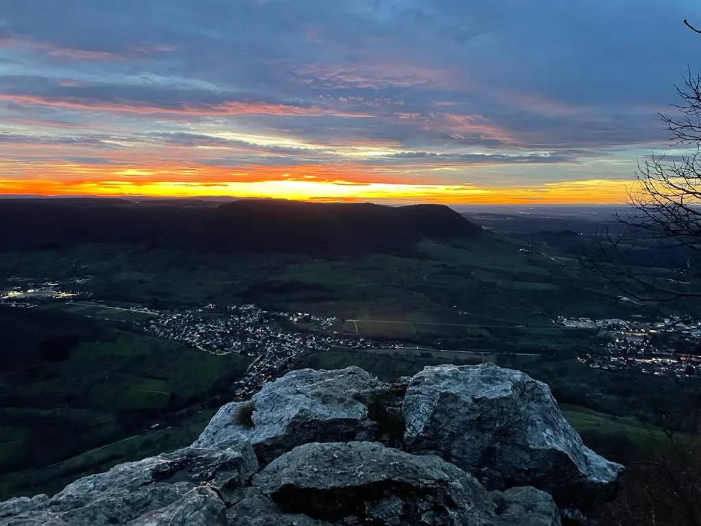 Желтая скала