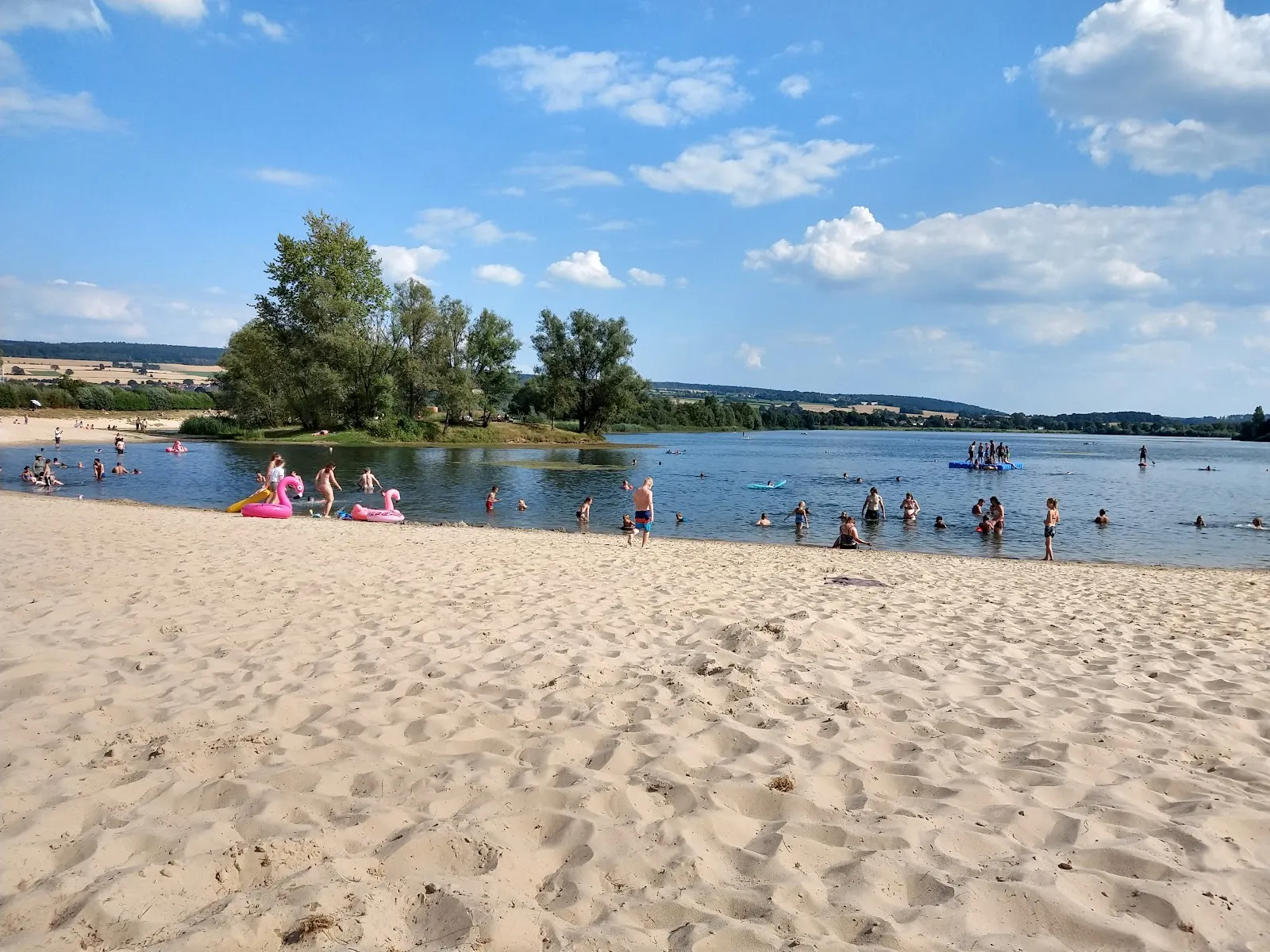 Зона отдыха Хёкстер-Годельхайм с пляжем и зеленью