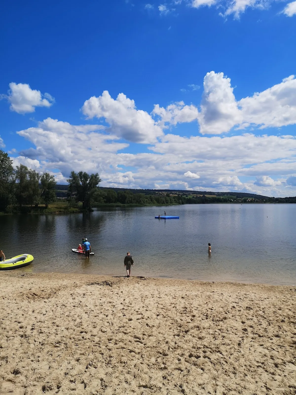 Зона отдыха Хёкстер-Годельхайм с пляжем и зеленью