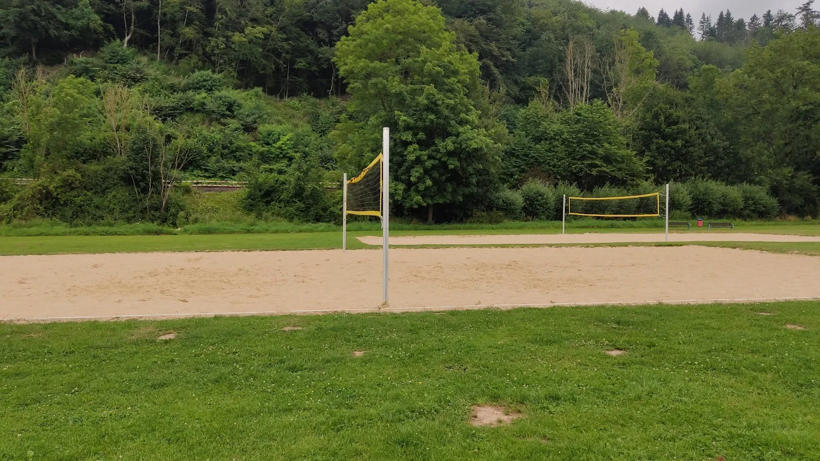 Зона отдыха Хёкстер-Годельхайм с пляжем и зеленью